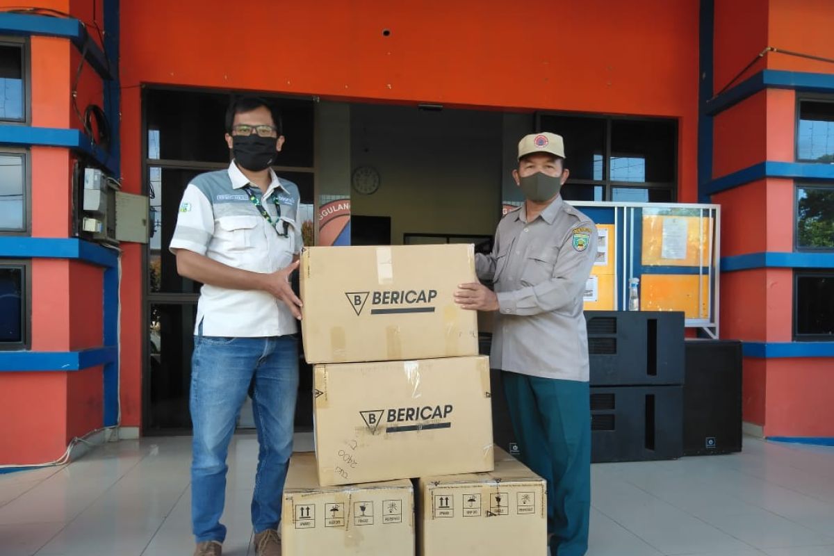 Adaro hands over 36 thousand masks to Balangan's BPBD