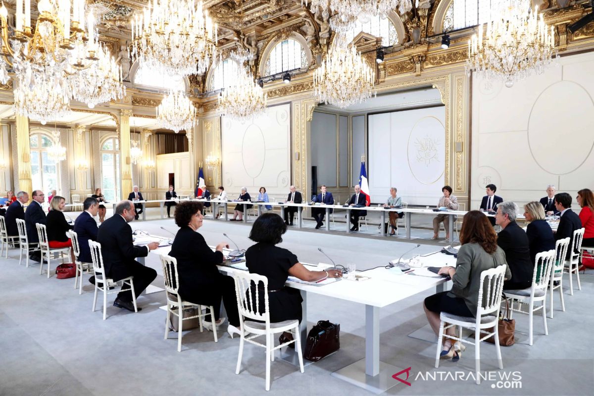 PM Prancis akhiri isolasi mandiri usai dinyatakan negatif COVID-19