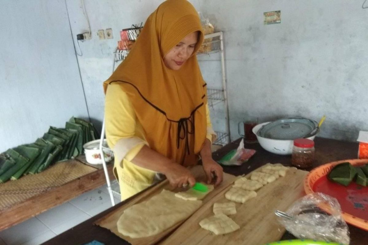 Kue balok khas Kabupaten Pandeglang diminati wisatawan