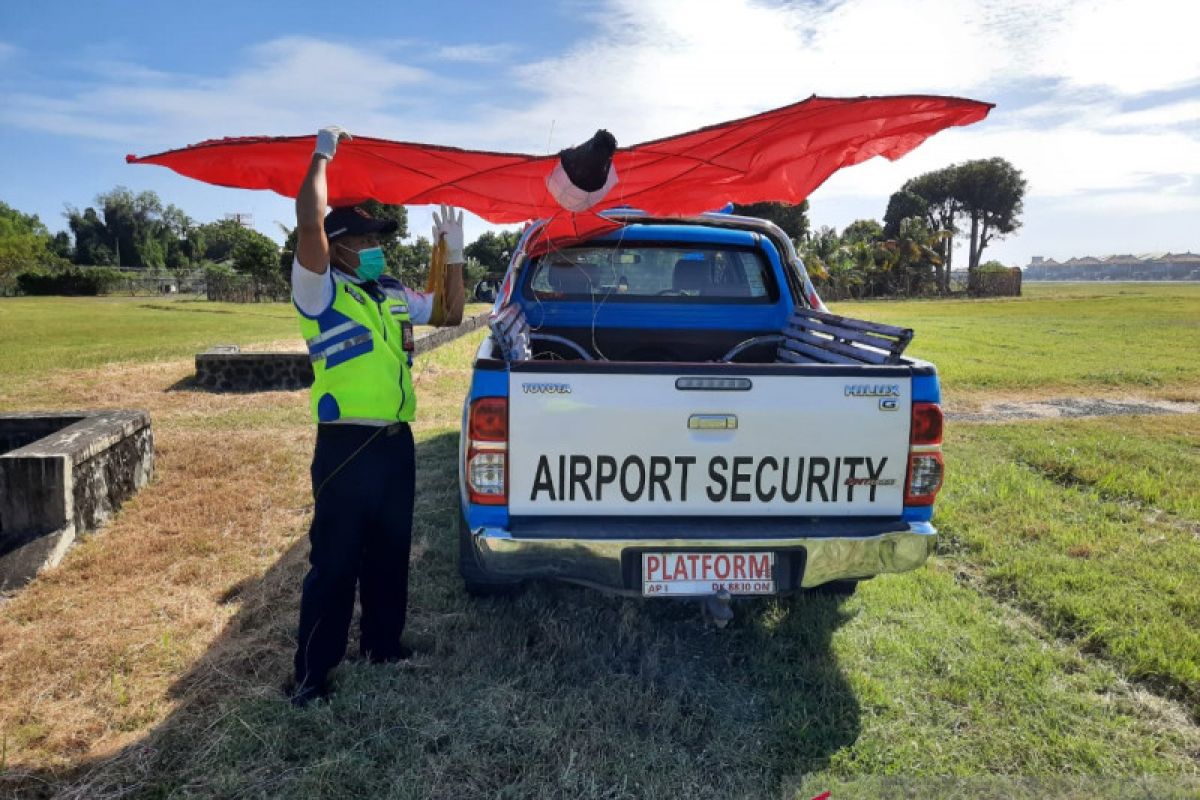 Indonesians cautioned against using laser pointer, kites near airports