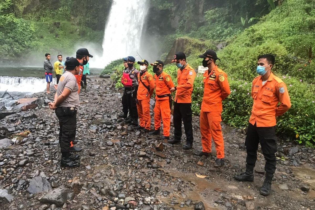 Basarnas Jambi cari korban tenggelam di air terjun Sigerincin Merangin