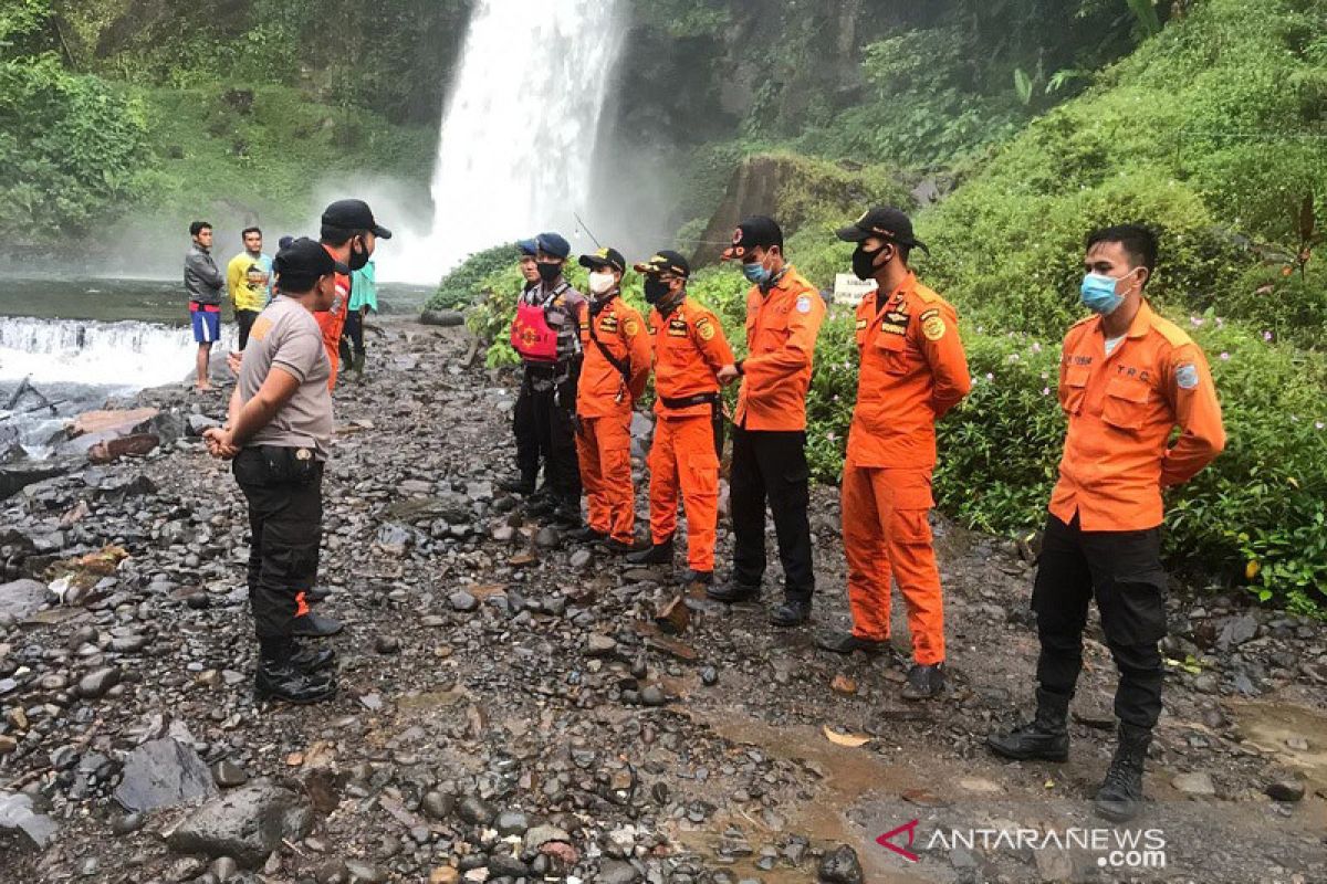 Basarnas Jambi masih mencari korban tenggelam di air terjun