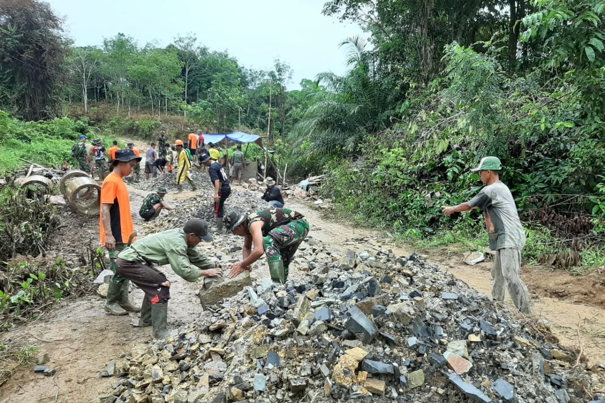 Ini penjelasan Dansatgas bangun jalan dilokasi TMMD