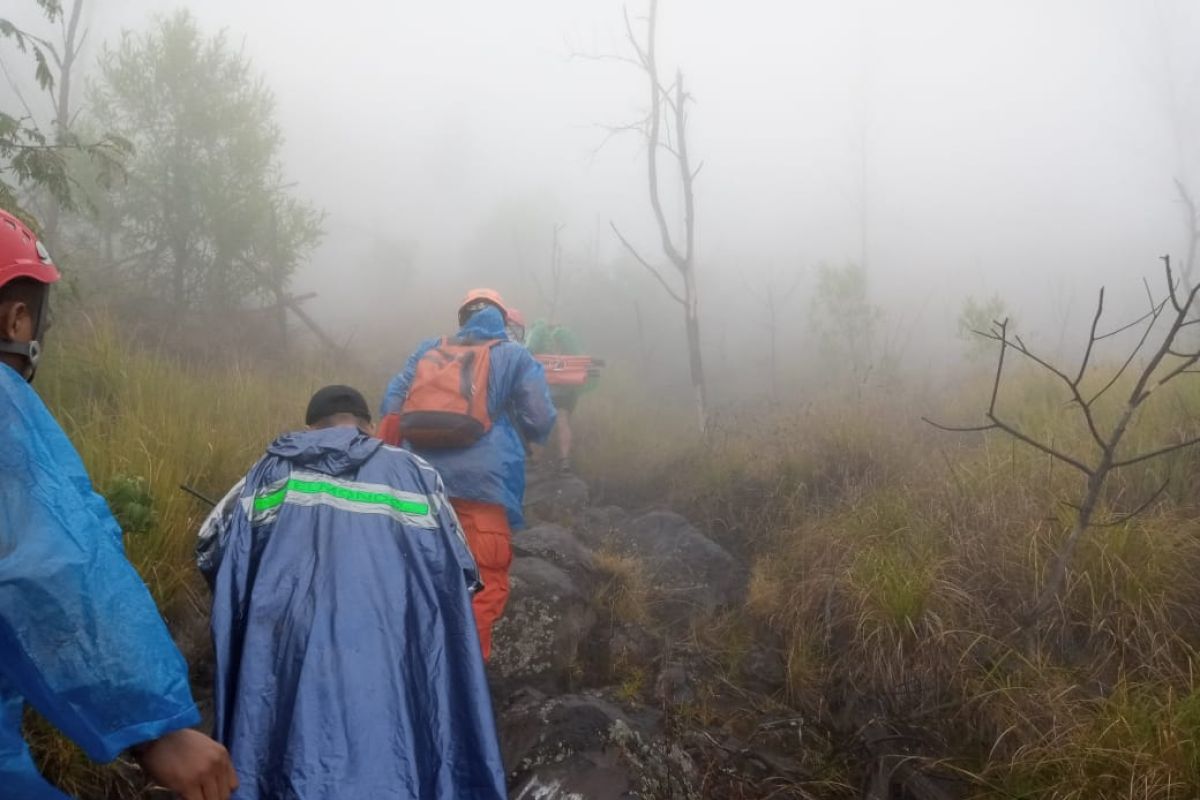 Basarnas Bali cari dua pendaki Gunung Agung tersesat