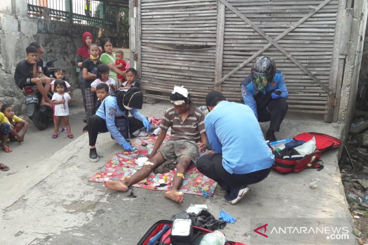 Seorang tunawisma terserempet KRL di Jakarta Barat