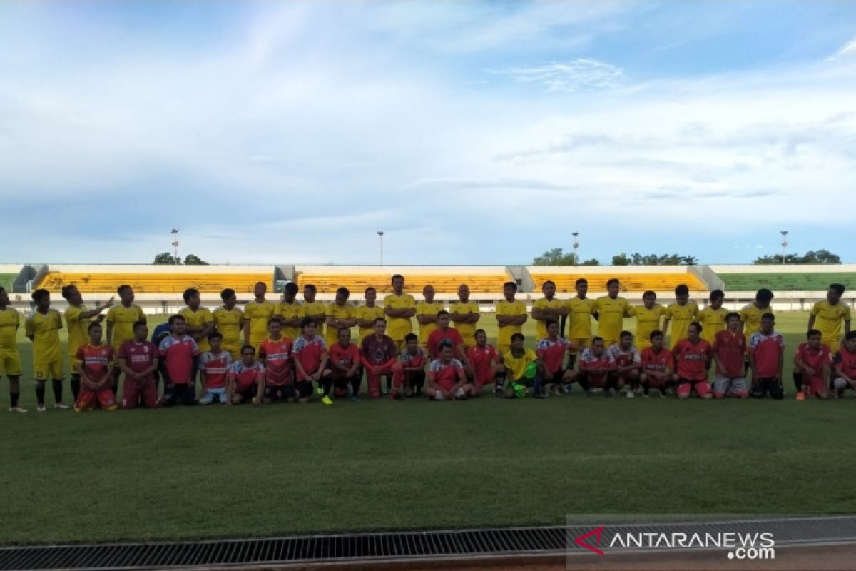 Suporter Barito Putera dan Suporter Martapura FC buat laga persahabatan