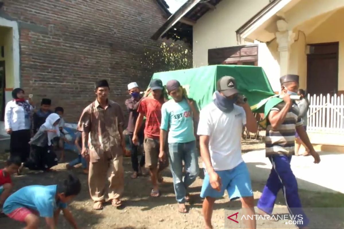 TKI asal Jember meninggal dunia dimakamkan tanpa protokol COVID-19