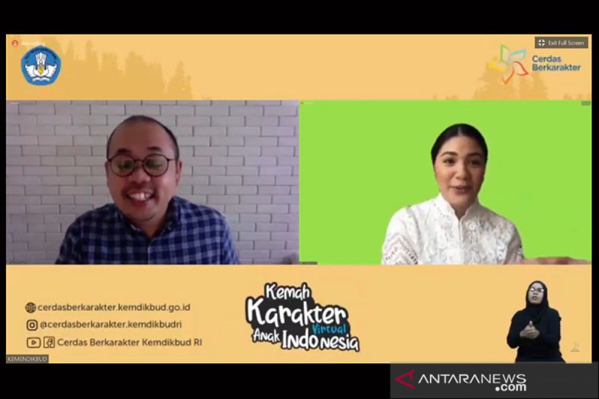 Franka Makarim minta orang tua bersabar jika anak banyak bertanya