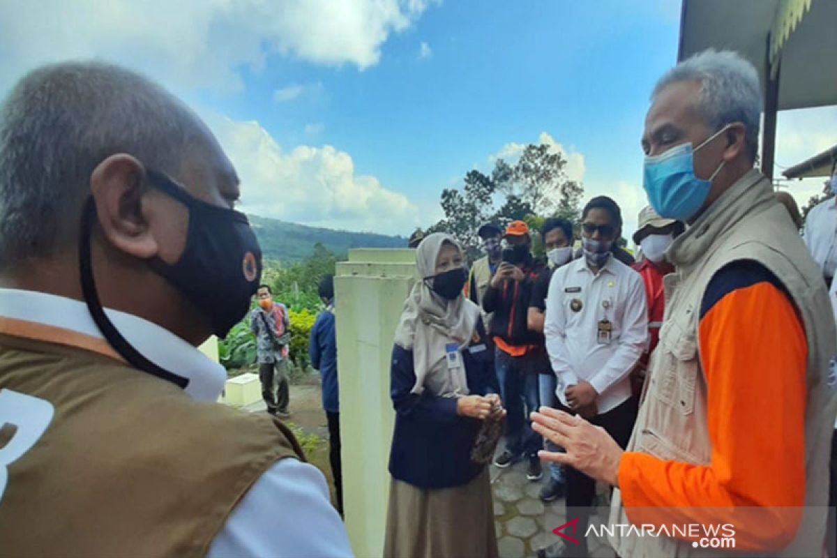 Gubernur Jateng minta masyarakat sekitar Merapi bekerja seperti biasa