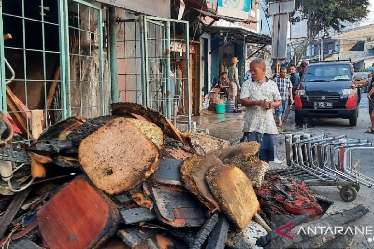 40 Kepala keluarga kehilangan tempat tinggal akibat kebakaran di Jakarta Selatan