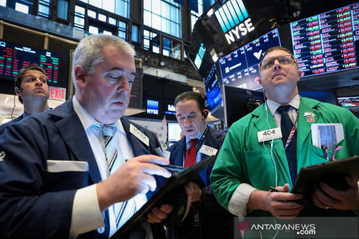 Wall Street dibuka jatuh, terseret penurunan saham travel