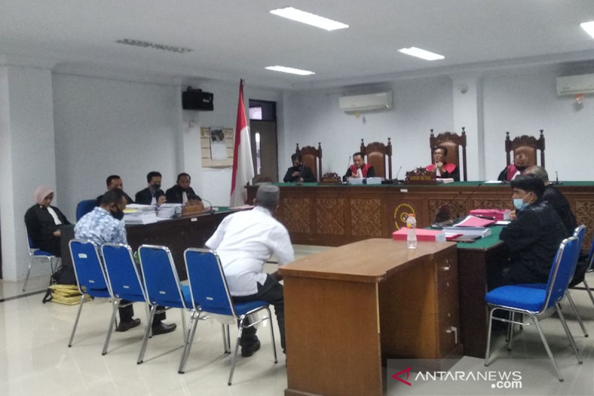 Majelis hakim diminta hadirkan dua mantan kepala dinas ke persidangan