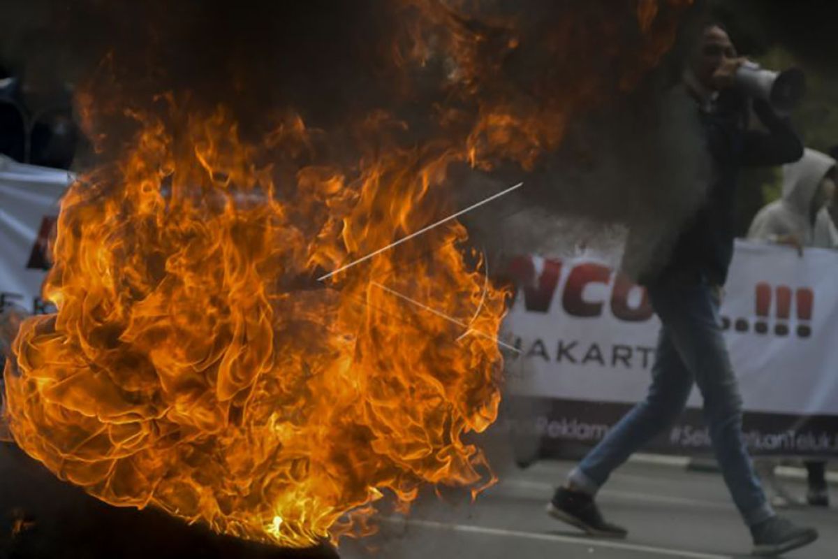 Unjuk rasa tolak reklamasi pantai Ancol