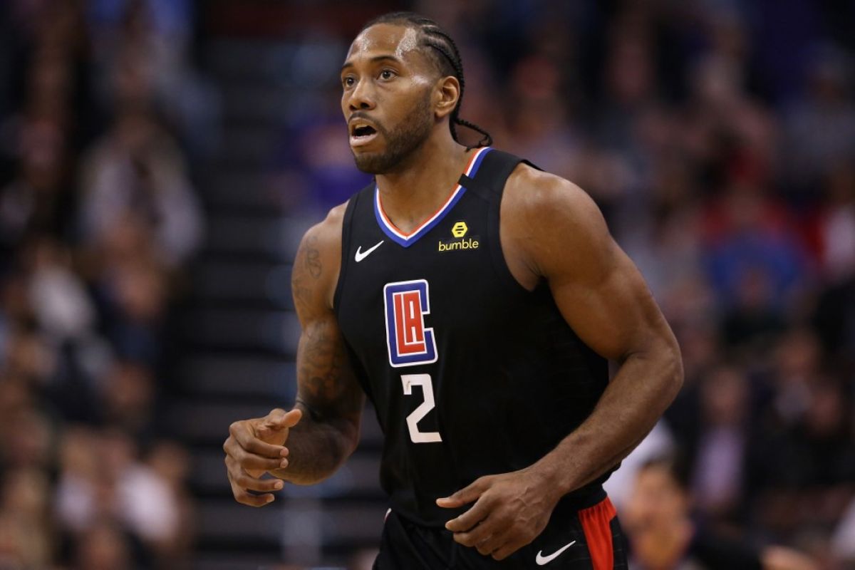 Forward Los Angeles Clippers Kawhi Kawhi Leonard tak berangkat bersama tim ke Orlando