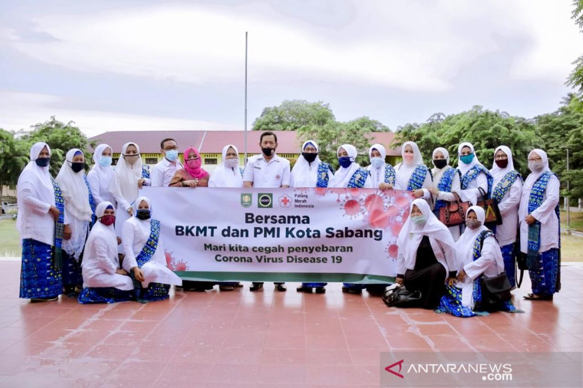 Sekolah di Sabang disemprot desinfektan jelang tahun ajaran baru