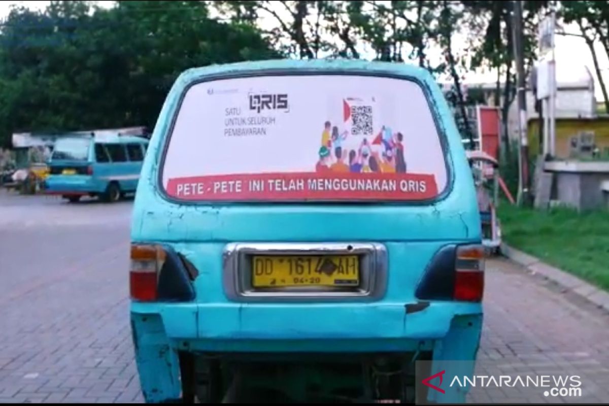 Angkot "Pete-pete" di Makassar sudah gunakan "QRIS" uang elektronik