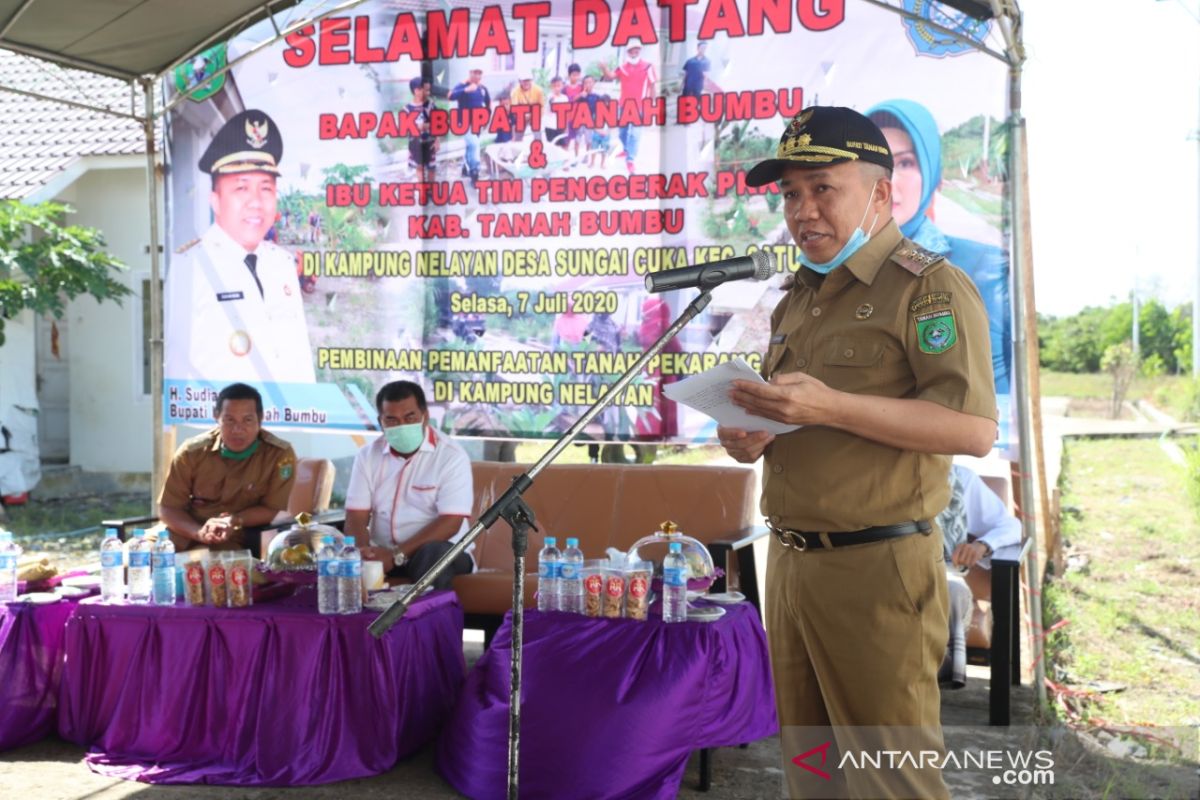 Bupati kunjungi kampung nelayan semangati warga hadapi pandemik corona