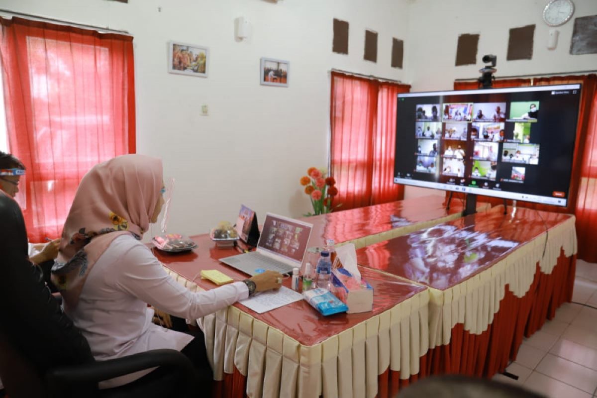 Bupati Winarti konferensi video dengan camat dan kepala puskesmas