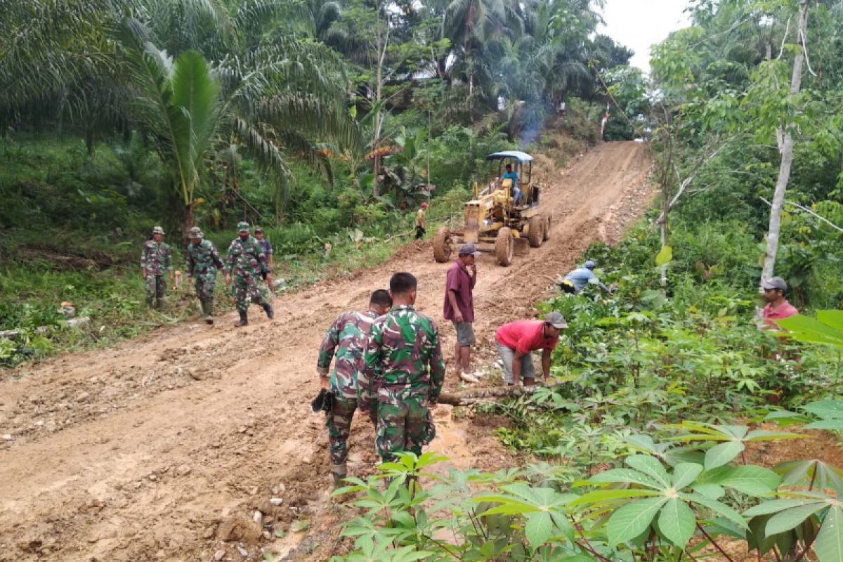 TMMD kerahkan alat untuk berat ratakan tanah