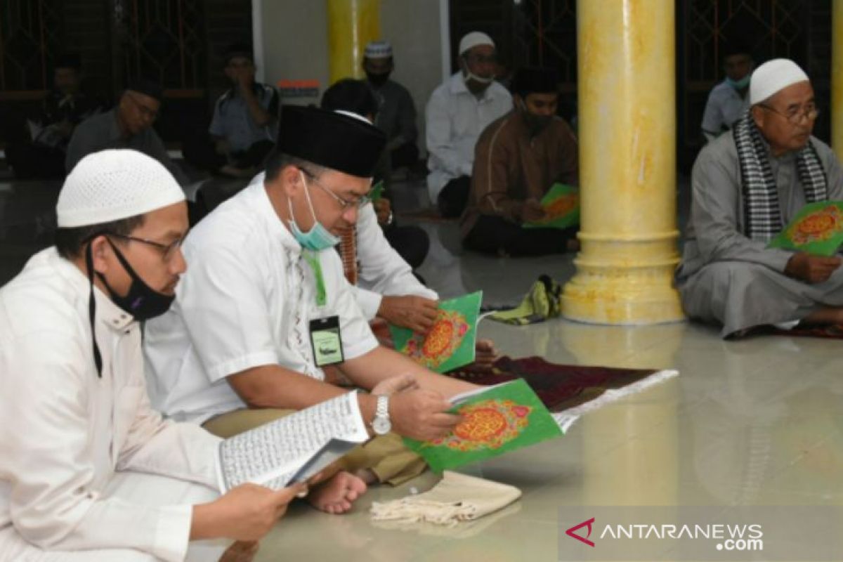 Gubernur Erzaldi lakukan Program Maghrib Mengaji di Masjid Nurul Huda Sungailiat