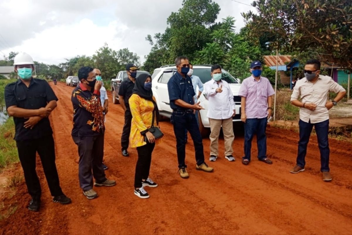 DPRD Kotim pantau perbaikan jalan poros Tanah Mas oleh perusahaan