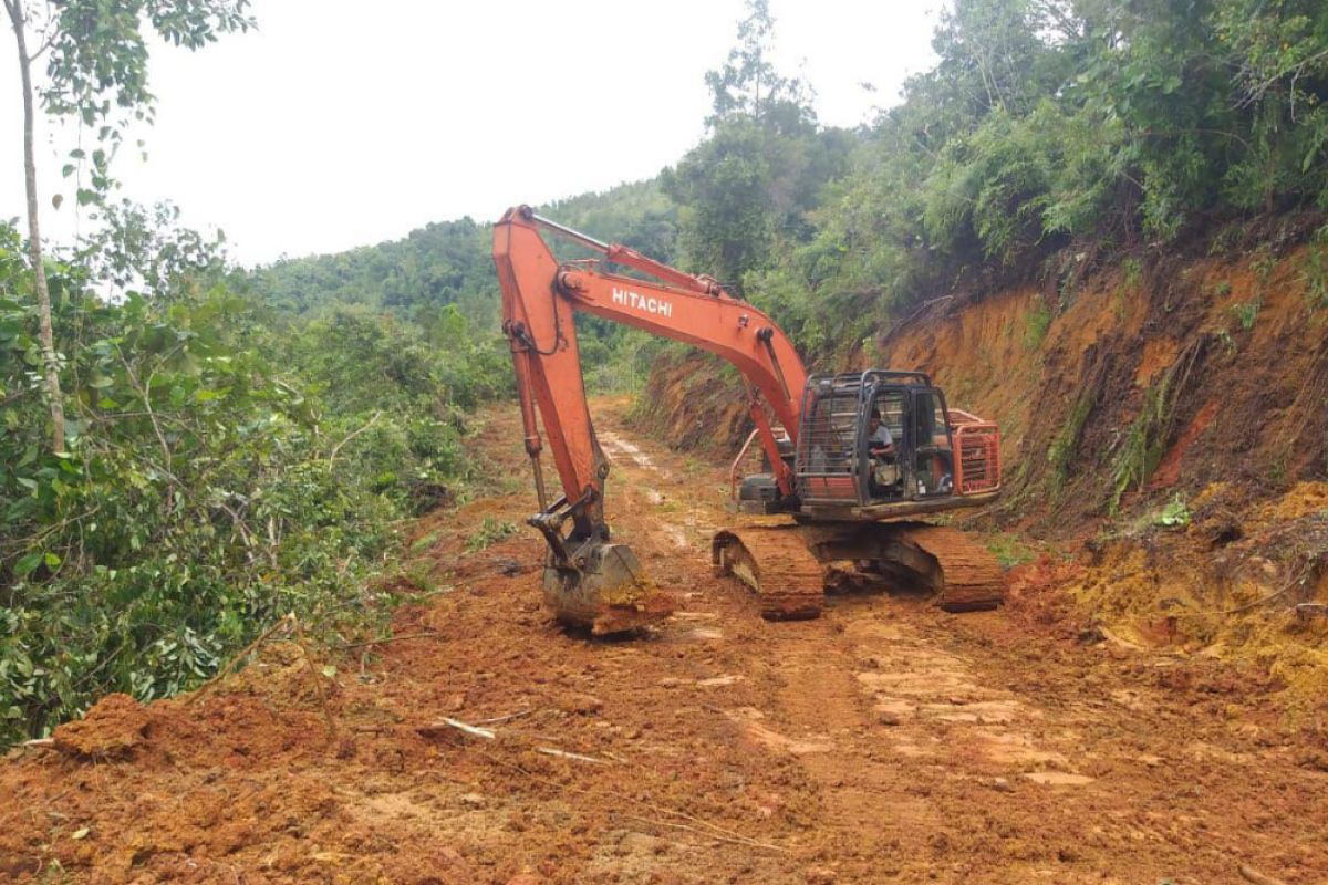 Satgas TMMD Kodim Putussibau bangun 7,2 kilometer jalan di perbatasan