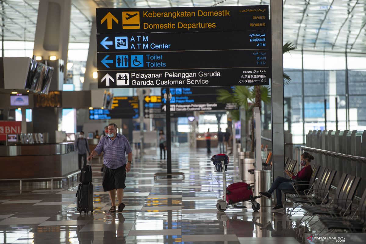 Erick Thohir puji penerapan protokol kesehatan di Bandara Soetta