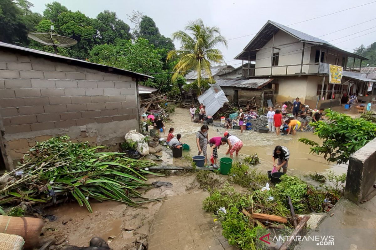 Infrastruktur rusak akibat banjir bandang Entikong segera diperbaiki