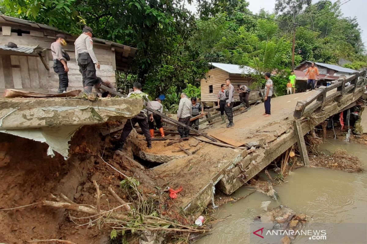 Sepekan, bantuan Menteri BUMN hingga lagu "Indonesia Raya"