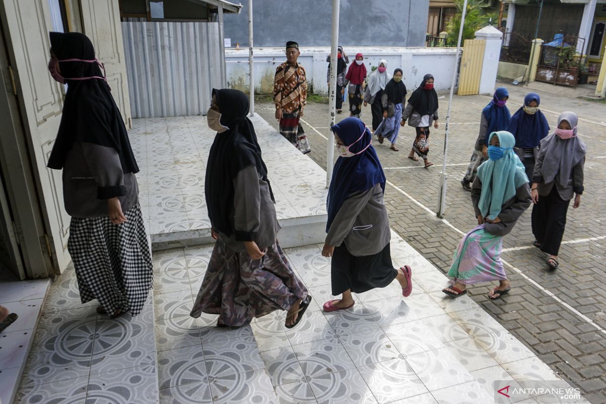 Gunung Kidul mengecek kesiapan pesantren jalankan kebiasaan baru