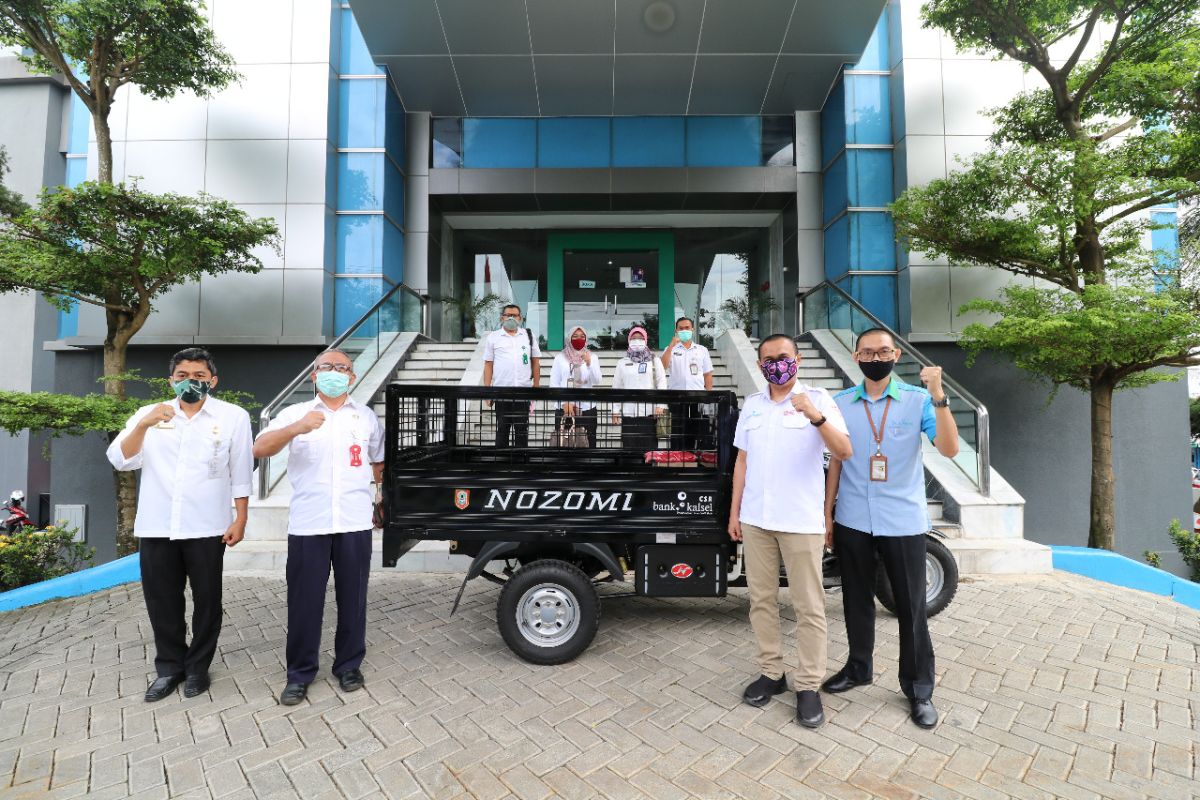 Dukung Revolusi Hijau, Bank Kalsel bantu satu unit motor angkutan kebersihan