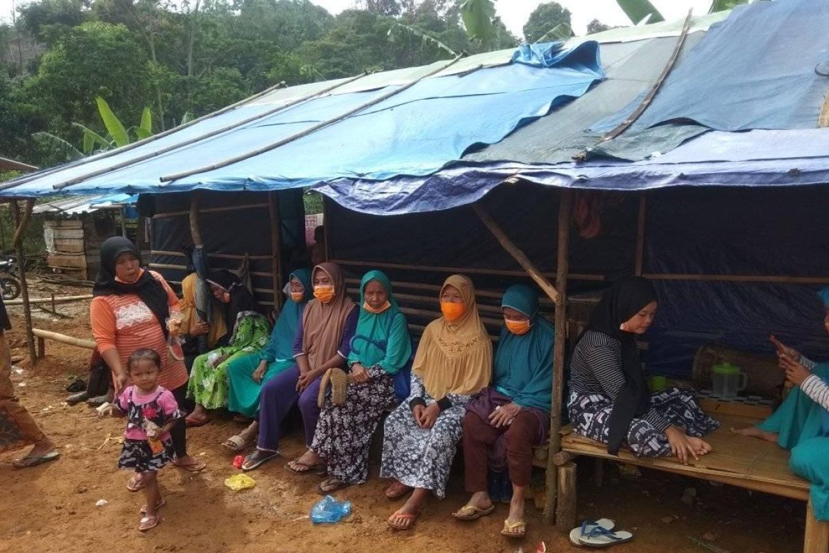 Warga korban bencana alam di Lebak minta direlokasi tempat layak huni