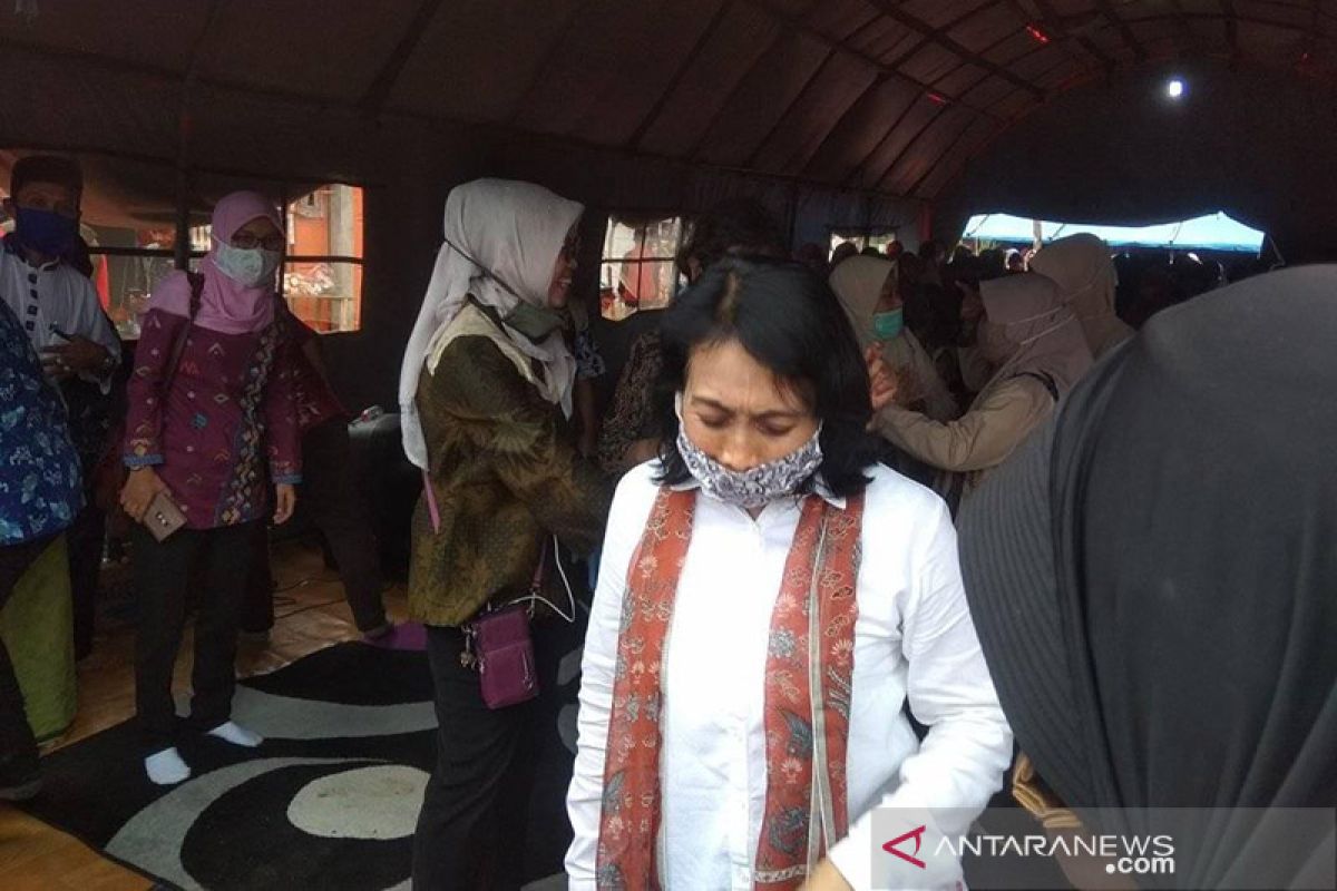 Menteri PPPA ajak pengungsi Lebak gunakan masker cegah COVID-19