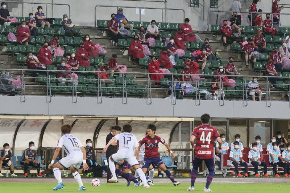 Laga Okayama kontra Kitakyushu tandai kembalinya suporter Jepang ke stadion