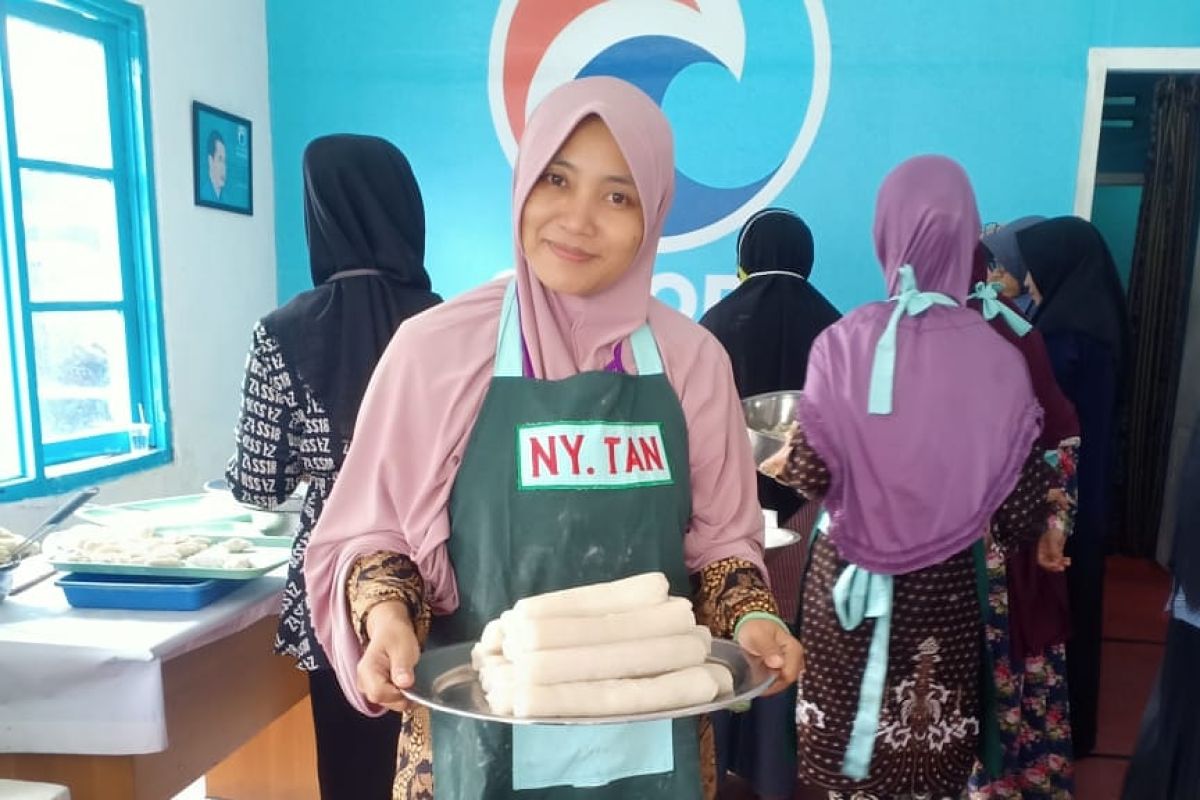 Partai Gelora Lampung gelar pelatihan membuat kue