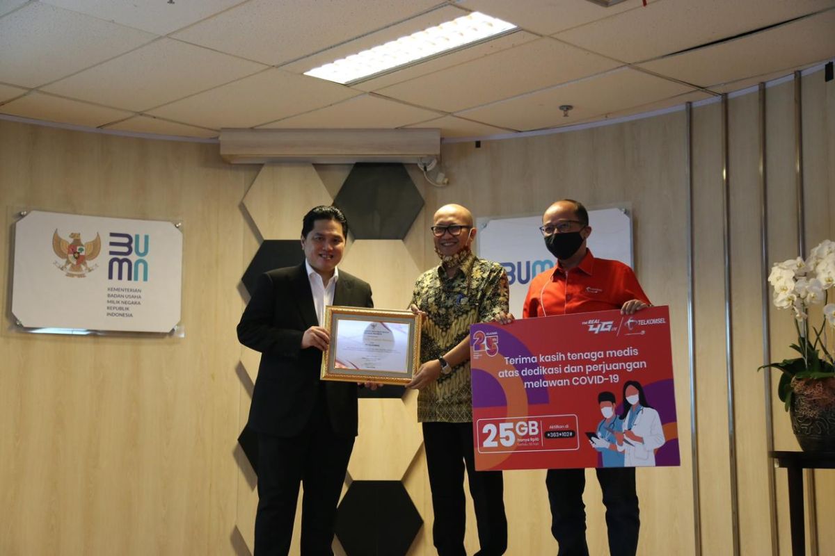 Telkomsel salurkan CSR Rp4,5 miliar bagi tenaga medis COVID-19