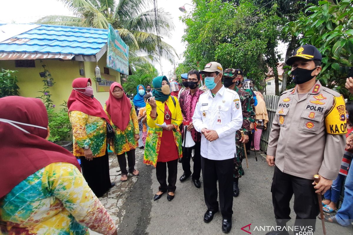 Polda Kalsel  bantu putus penyebaran COVID-19 di zona merah