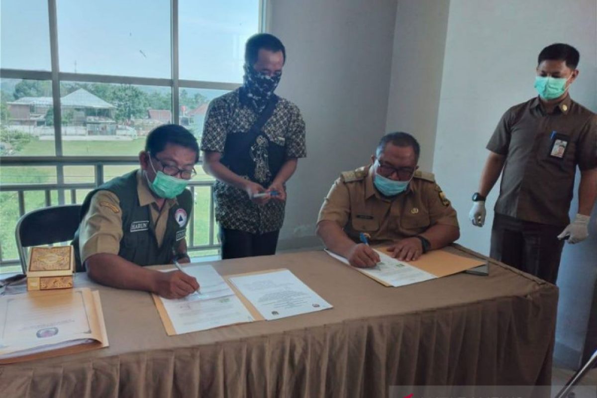 Cegah COVID-19, Ribuan anggota panitia ad hoc pilkada jalani tes cepat di Sukabumi