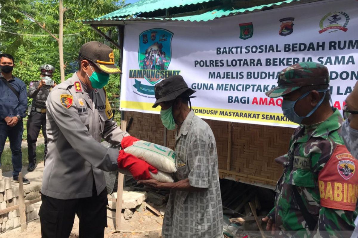 Polres Lombok Utara memperbaiki rumah warga miskin