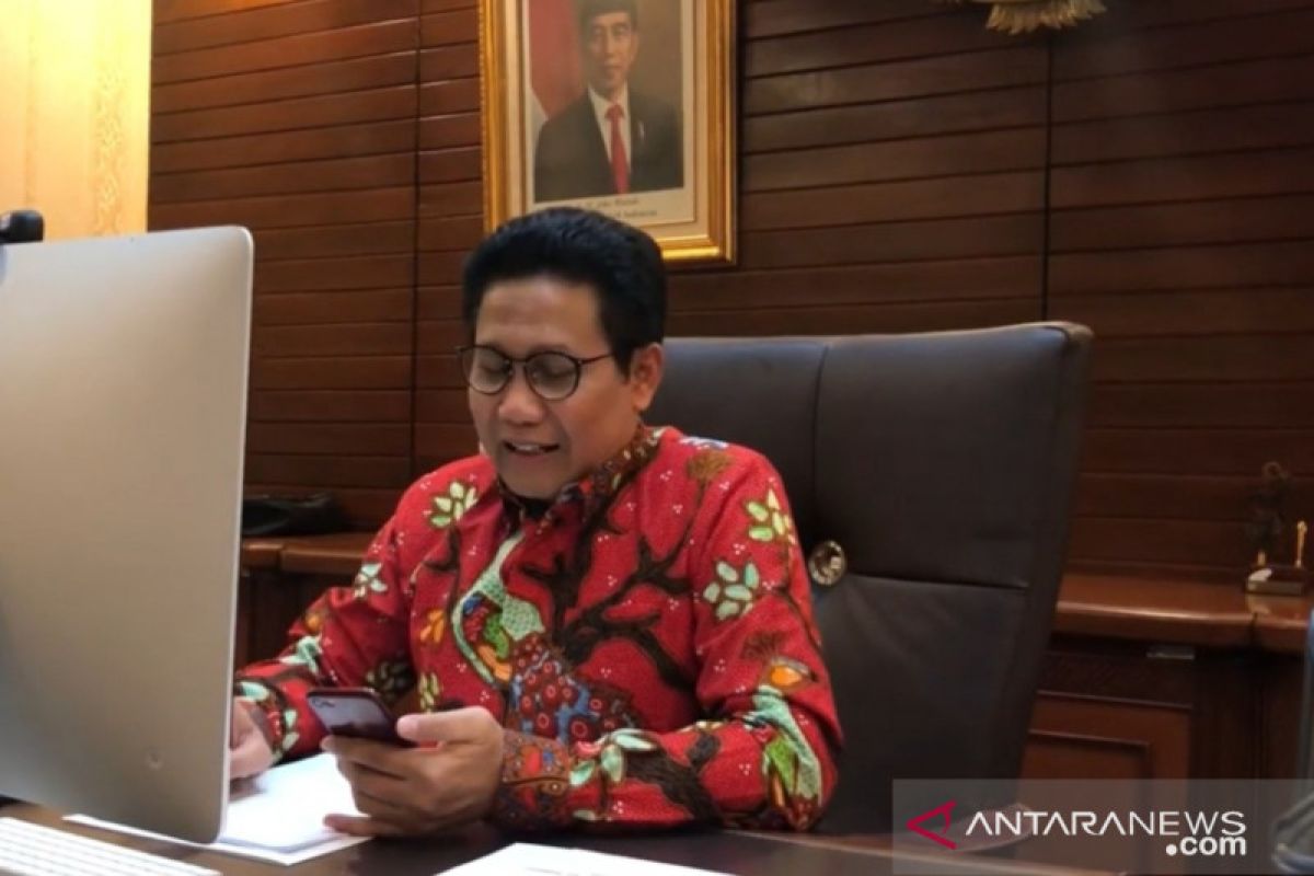 Mendes terima gelar doktor dari UNY