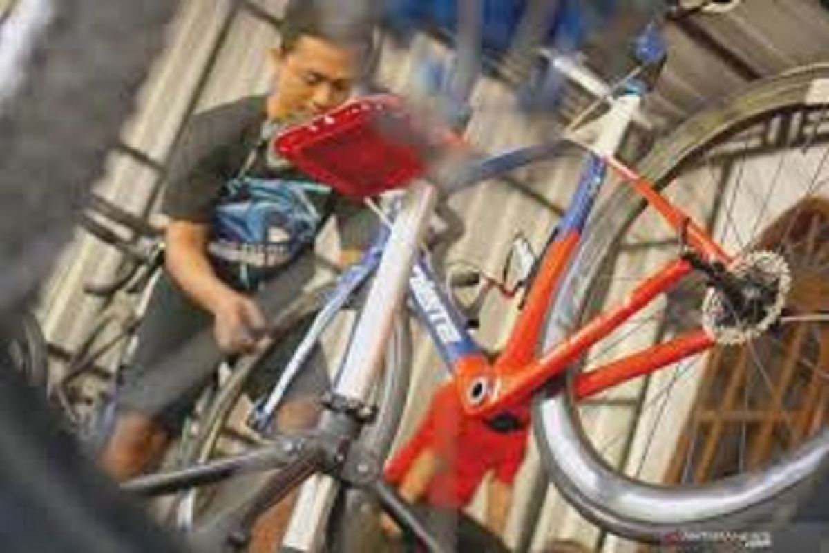 Demam  bersepeda, penjualan ban sepedapun meningkat signifikan