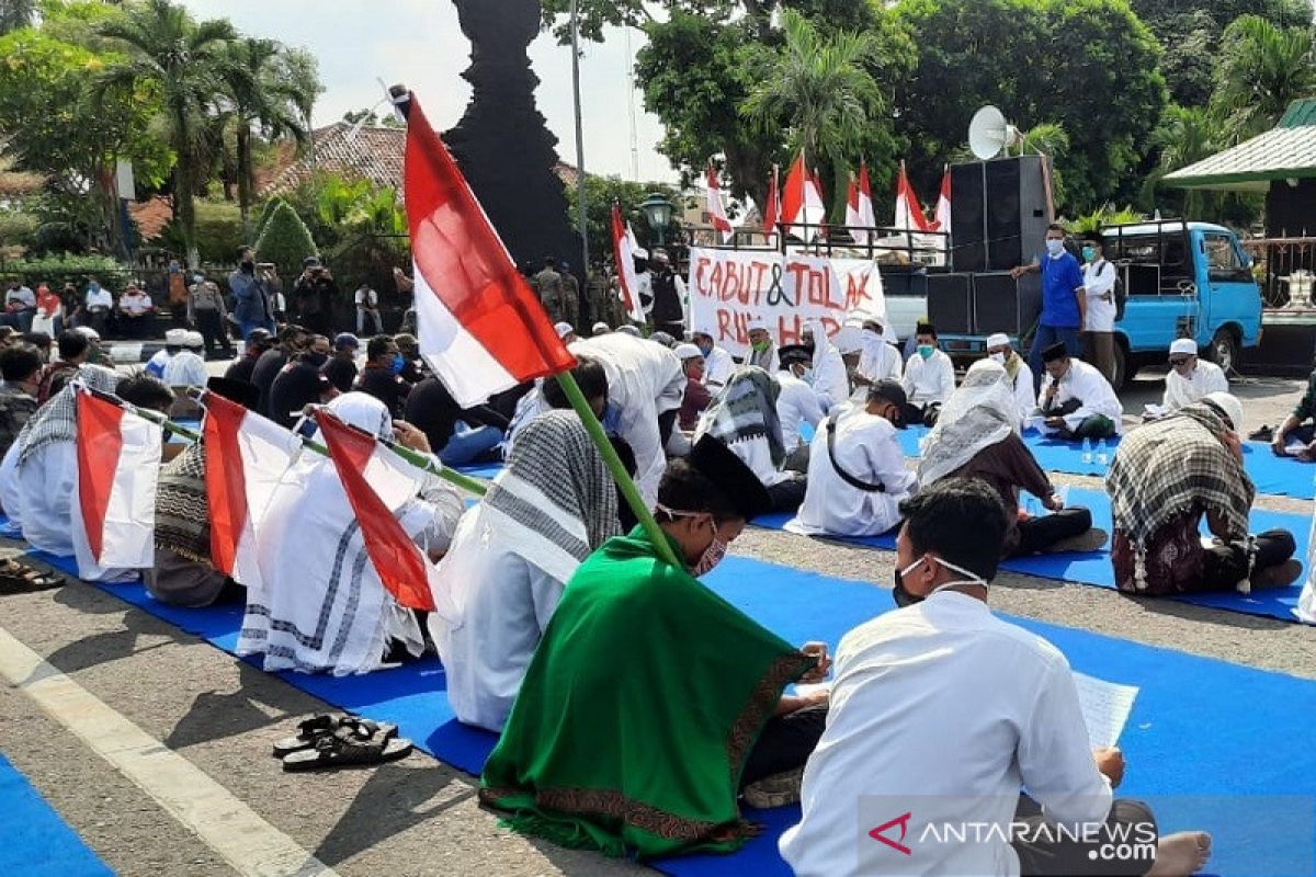 Seratusan warga Kudus unjuk rasa tolak RUU HIP