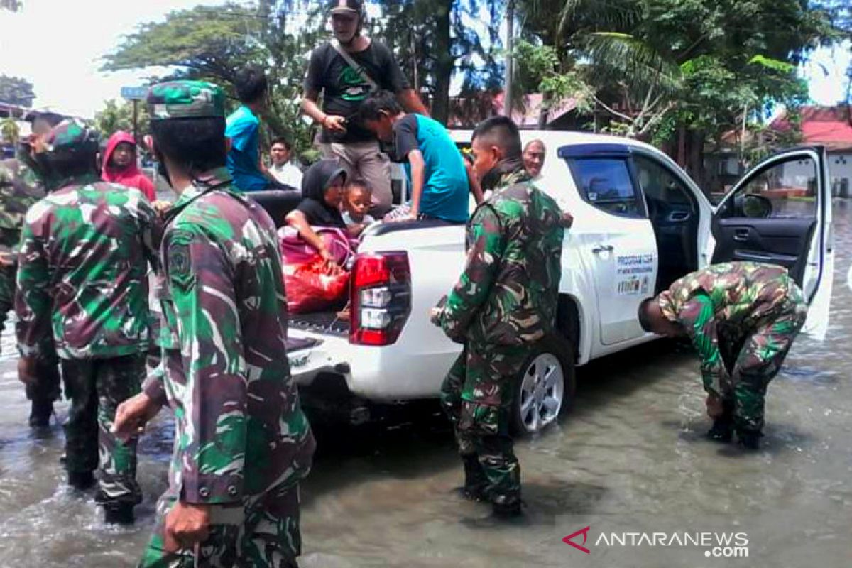 Banjir rob rusak puluhan rumah warga di Meulaboh Aceh Barat