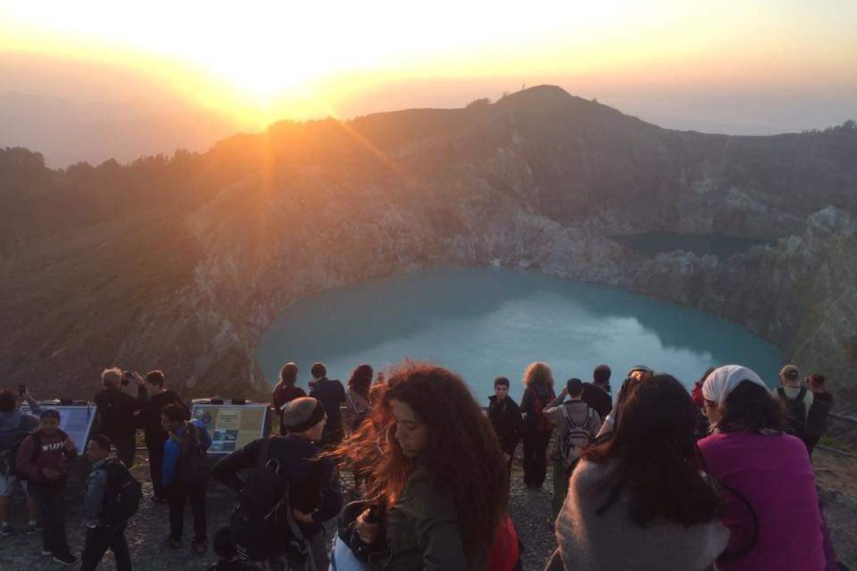 Kawasan wisata Danau Tiga Warna Kelimutu  kembali dibuka