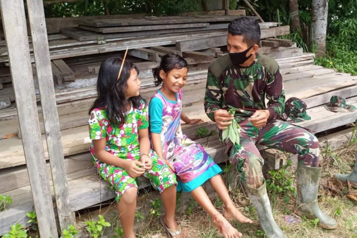 Melihat Anggota TMMD, bocah 6 tahun ingin iadi TNI