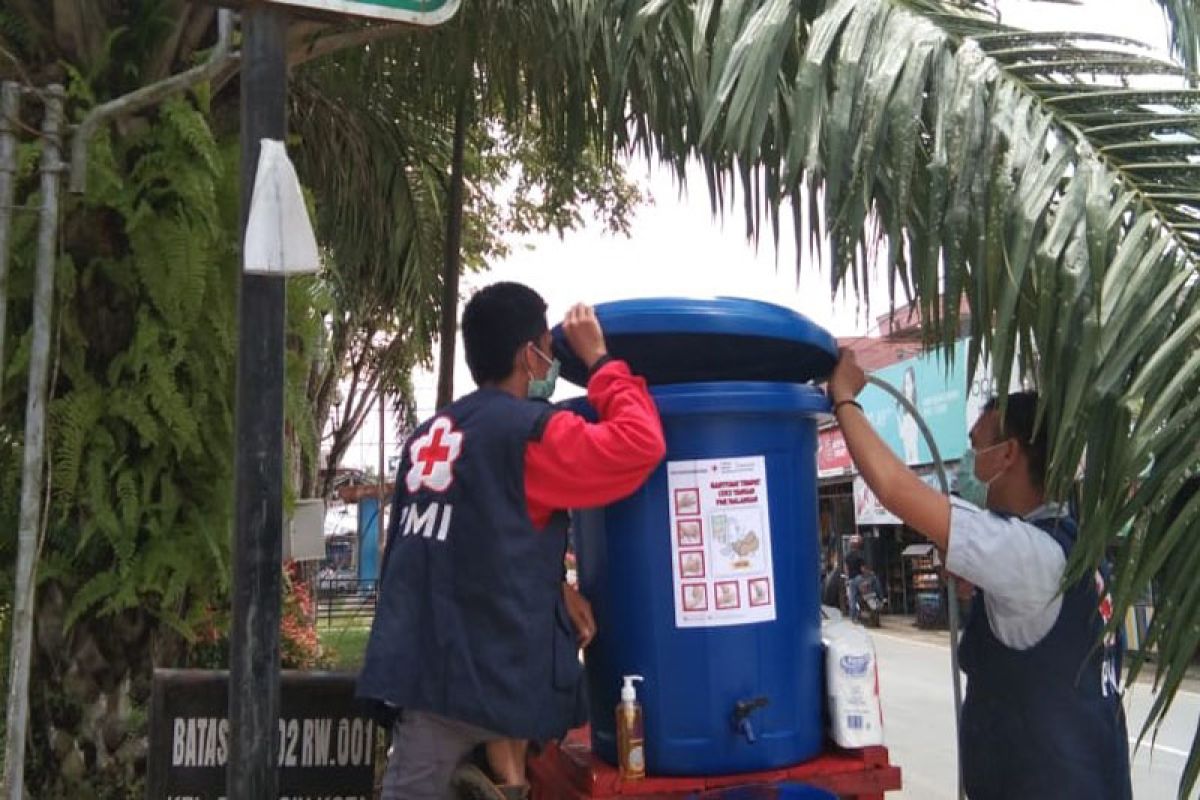 PMI Kalsel tempatkan puluhan tempat cuci tangan di ruang publik