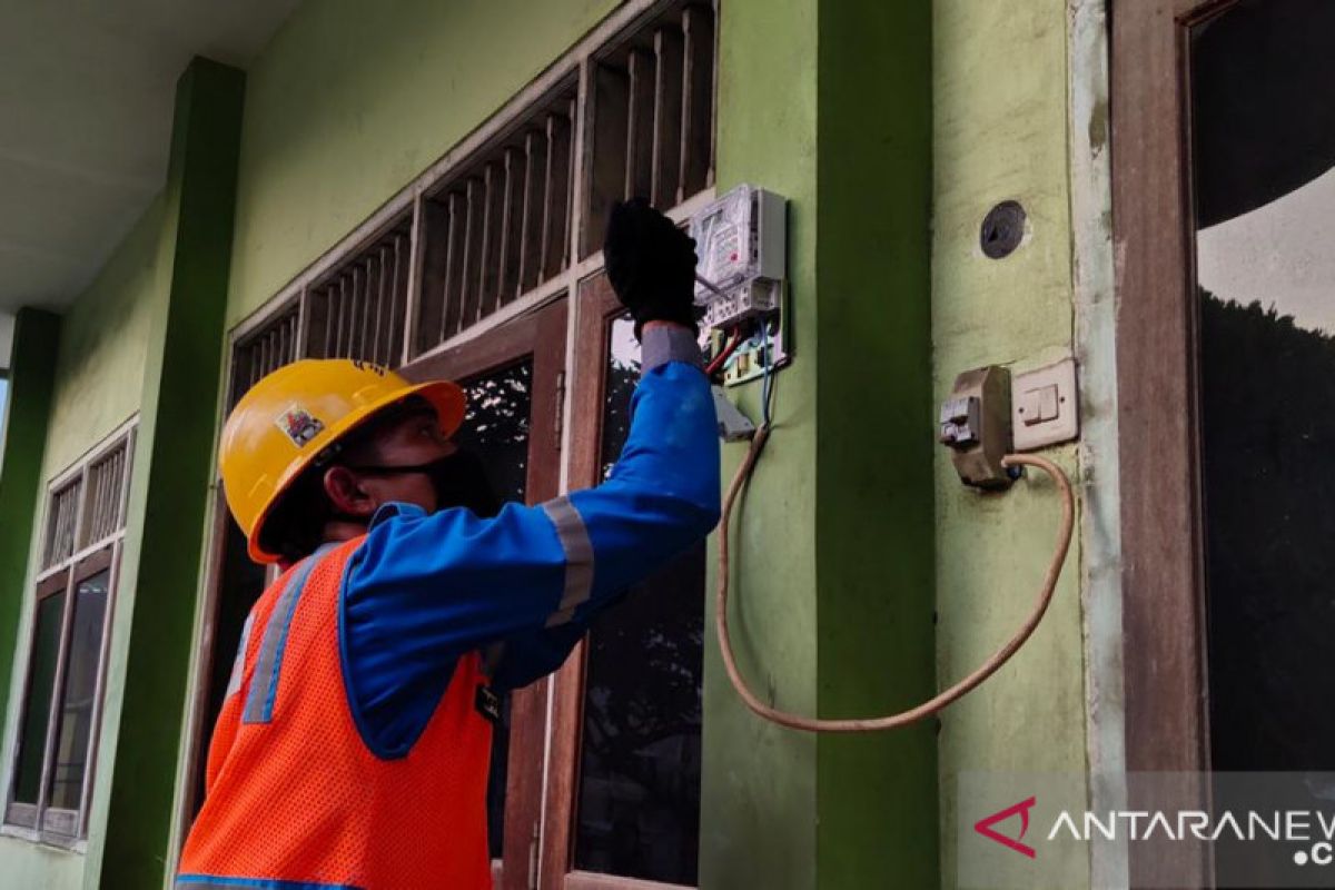 Madrasah di Jawa Timur  dapat  sambungan listrik PLN  gratis