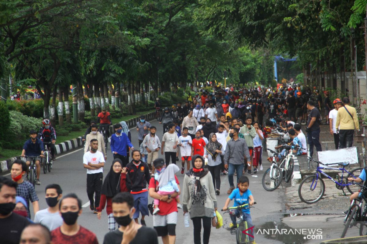 Warga Tetap Berolahraga Kawasan Jalan Jenderal Sudirman Antara News