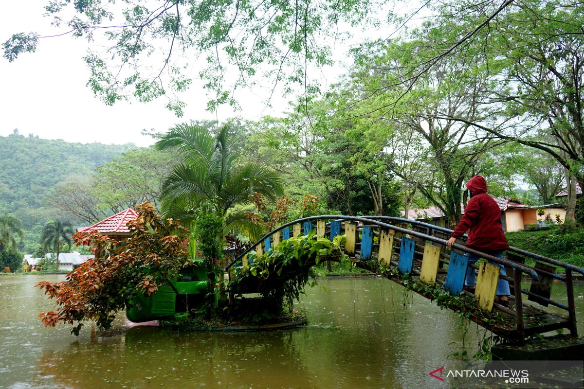 Warga mulai ramai kunjungi obyek wisata alam Lombongo