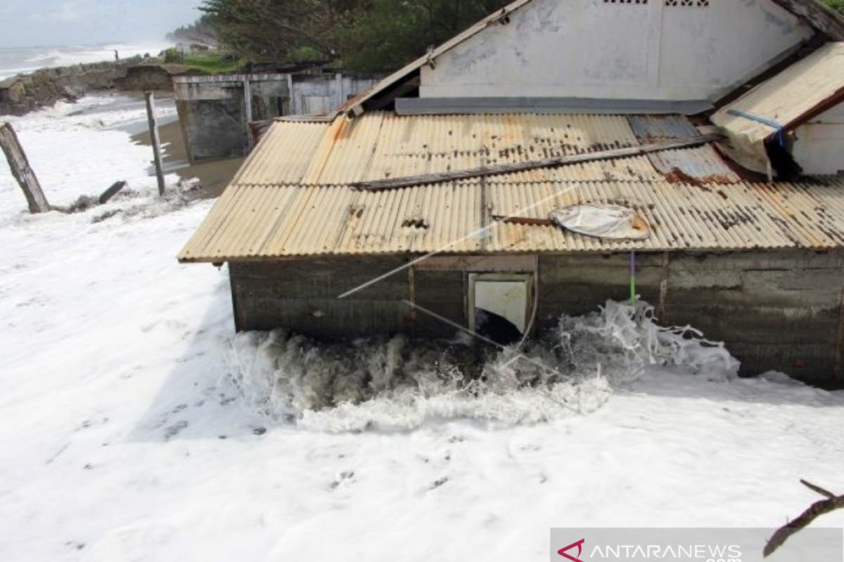 42 rumah warga Meulaboh rusak diterjang banjir rob